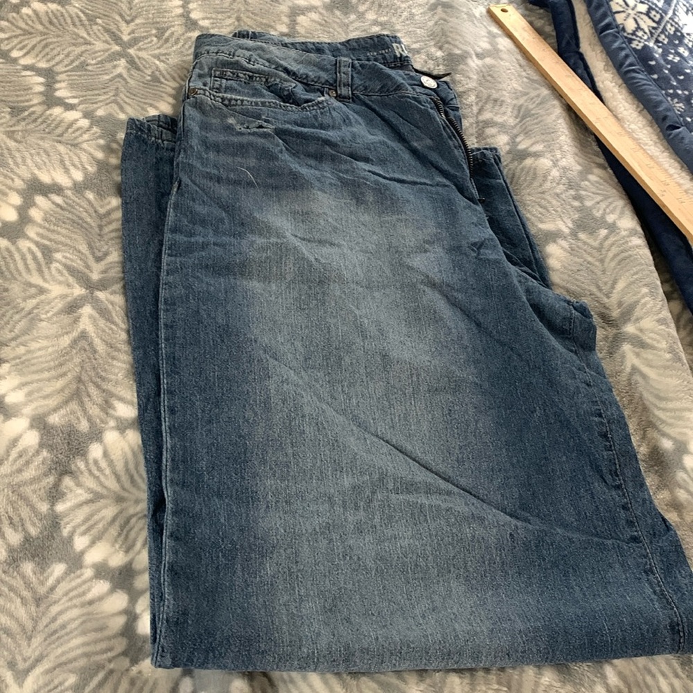 Women’s jeans/very wide legs. Skater jeans
